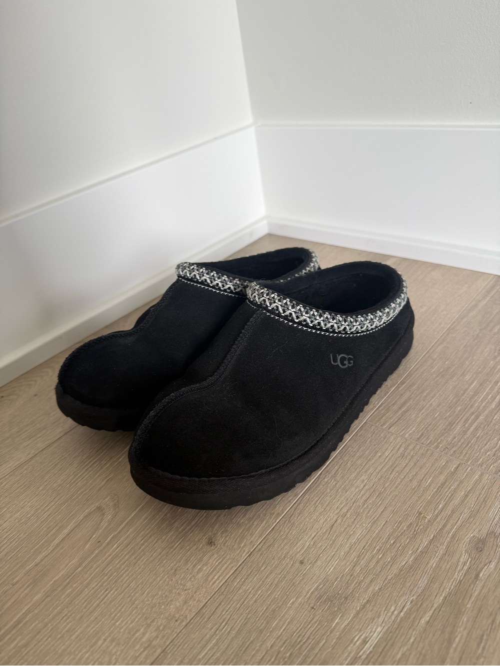 UGG Tasman Slippers Black Suede Women's Size 6 - Very Good Used Condition